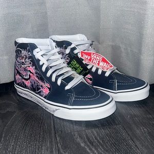 Men’s vans. Men’s 7.5 but a women’s 9. They are dark blue. Skull face on side.